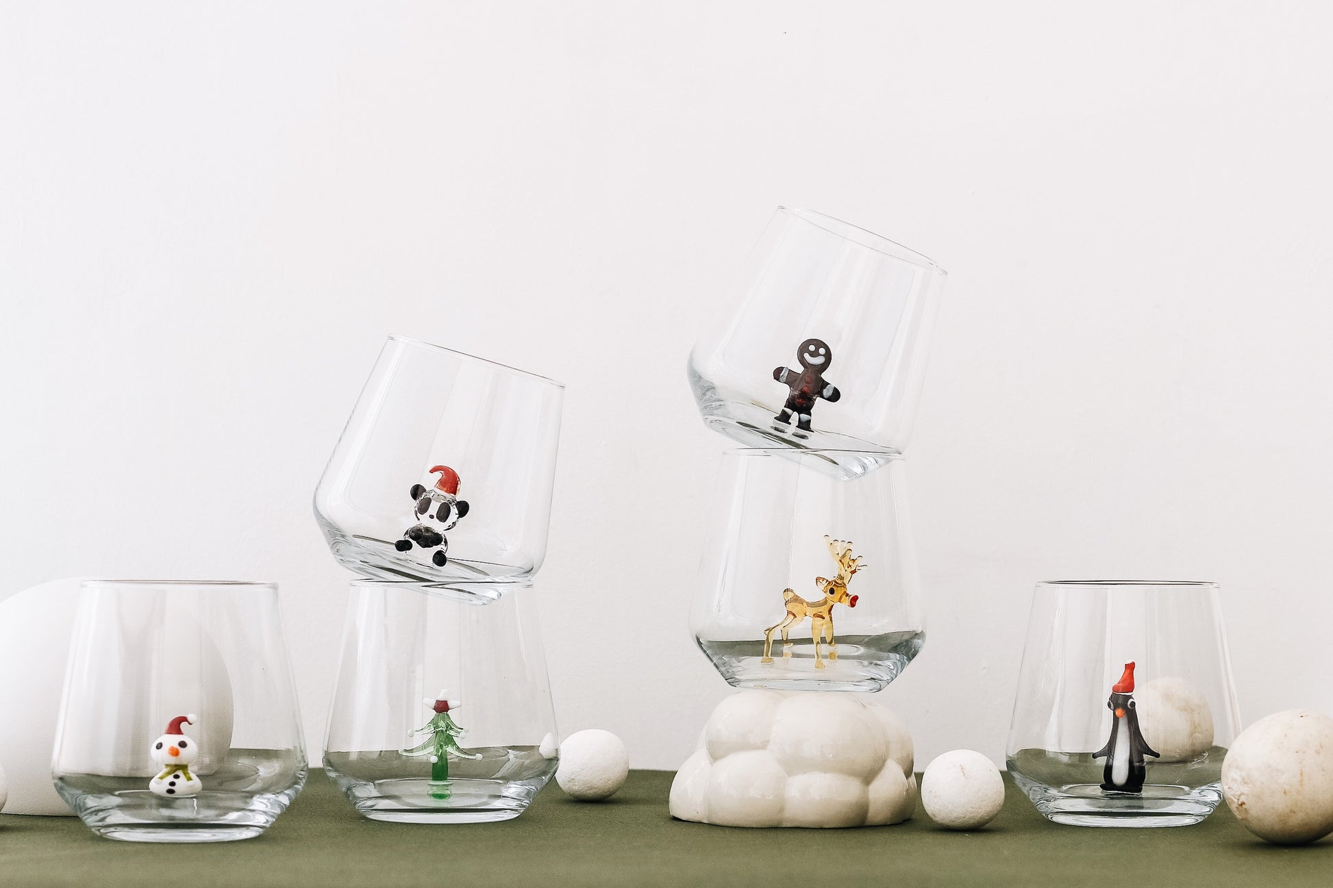 christmas theme glasses, wine glass